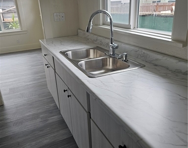 612 W 45th St - Photo Thumbnail 7