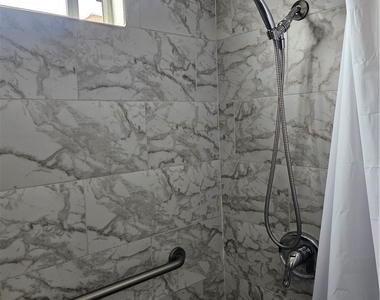 612 W 45th St - Photo Thumbnail 14