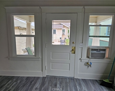 612 W 45th St - Photo Thumbnail 3