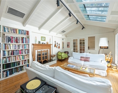 11446 Amanda Drive - Photo Thumbnail 3