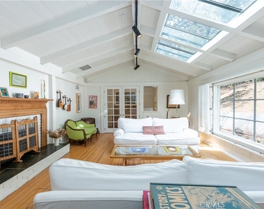 11446 Amanda Drive - Photo Thumbnail 4