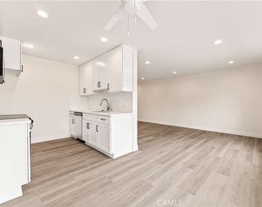 5409 Radford Avenue - Photo Thumbnail 9
