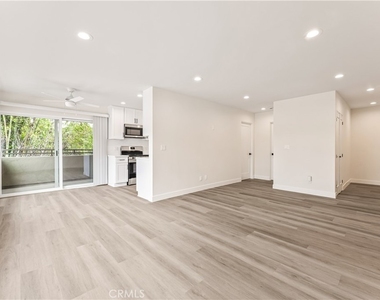 5409 Radford Avenue - Photo Thumbnail 8