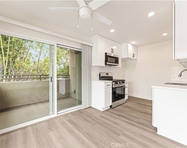 5409 Radford Avenue - Photo Thumbnail 5