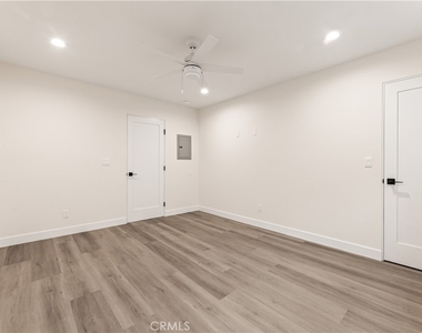 5409 Radford Avenue - Photo Thumbnail 11