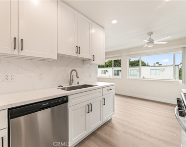 5409 Radford Avenue - Photo Thumbnail 4