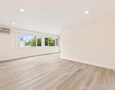 5409 Radford Avenue - Photo Thumbnail 13