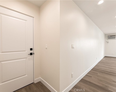 5409 Radford Avenue - Photo Thumbnail 18