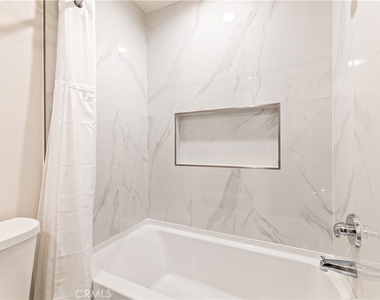 5409 Radford Avenue - Photo Thumbnail 19