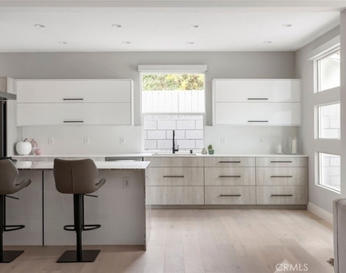 4731 Topanga Canyon Boulevard - Photo Thumbnail 8