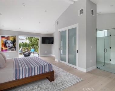 4731 Topanga Canyon Boulevard - Photo Thumbnail 22