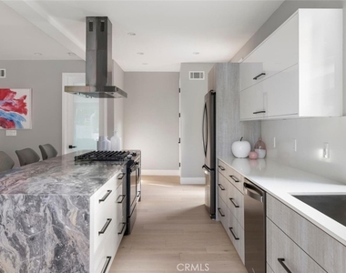 4731 Topanga Canyon Boulevard - Photo Thumbnail 6