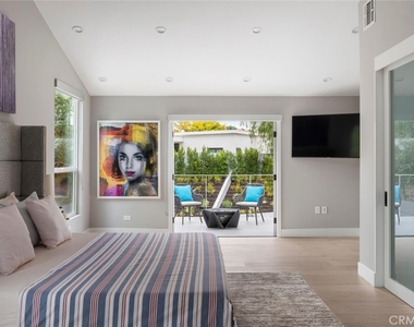 4731 Topanga Canyon Boulevard - Photo Thumbnail 23