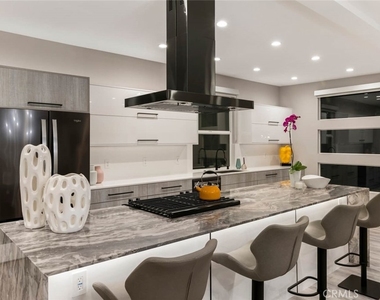 4731 Topanga Canyon Boulevard - Photo Thumbnail 44