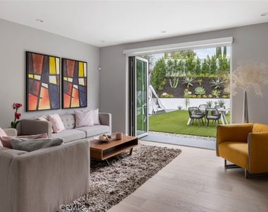 4731 Topanga Canyon Boulevard - Photo Thumbnail 13