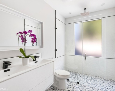 4731 Topanga Canyon Boulevard - Photo Thumbnail 17