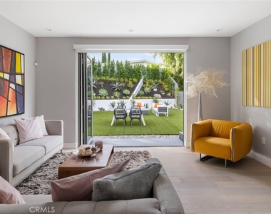 4731 Topanga Canyon Boulevard - Photo Thumbnail 12