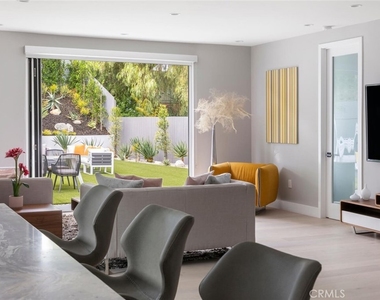 4731 Topanga Canyon Boulevard - Photo Thumbnail 11