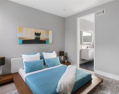 4731 Topanga Canyon Boulevard - Photo Thumbnail 18