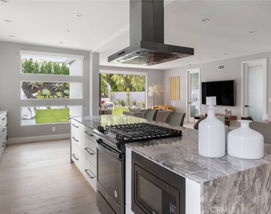 4731 Topanga Canyon Boulevard - Photo Thumbnail 9