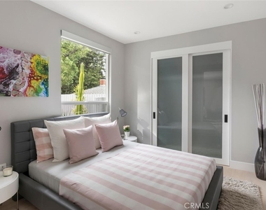 4731 Topanga Canyon Boulevard - Photo Thumbnail 15