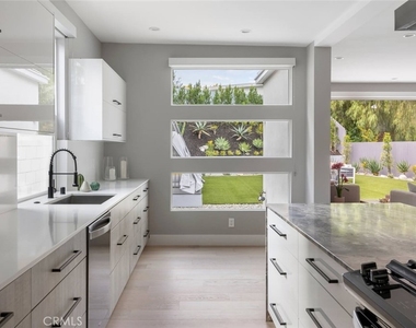 4731 Topanga Canyon Boulevard - Photo Thumbnail 10