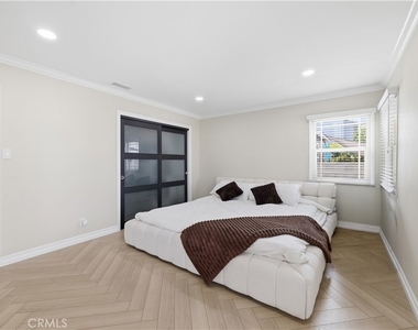 4809 Falcon Avenue - Photo Thumbnail 10