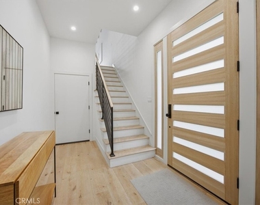 1506 Wollacott Street - Photo Thumbnail 2