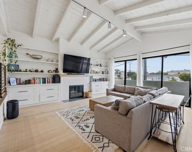 1506 Wollacott Street - Photo Thumbnail 3