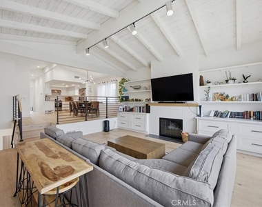 1506 Wollacott Street - Photo Thumbnail 5