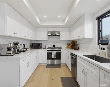 1506 Wollacott Street - Photo Thumbnail 8