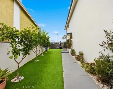 1506 Wollacott Street - Photo Thumbnail 1