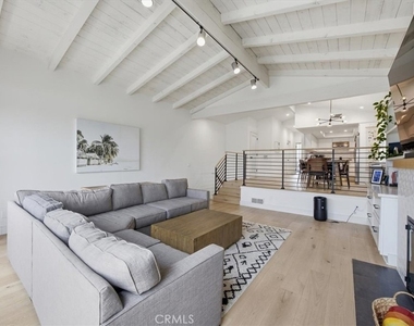1506 Wollacott Street - Photo Thumbnail 4