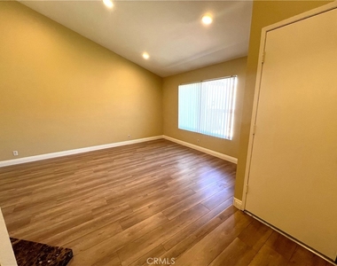 13252 Beach Terrace - Photo Thumbnail 9