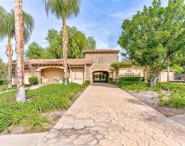 3285 Ledgewood Cir - Photo Thumbnail 2