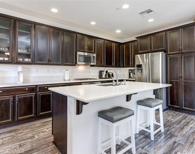 3285 Ledgewood Cir - Photo Thumbnail 11