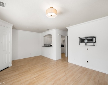 24 Crestline - Photo Thumbnail 8