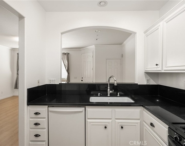 24 Crestline - Photo Thumbnail 14