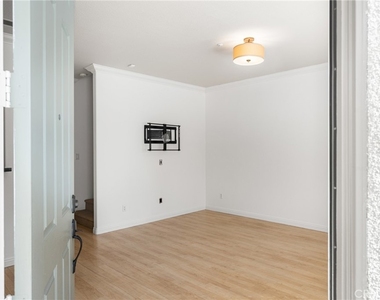 24 Crestline - Photo Thumbnail 5