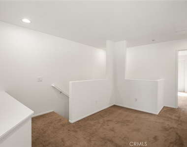 24 Crestline - Photo Thumbnail 17