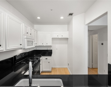 24 Crestline - Photo Thumbnail 12