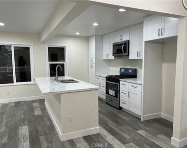 600 W Wilshire - Photo Thumbnail 5