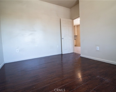 4529 S Vermont - Photo Thumbnail 3