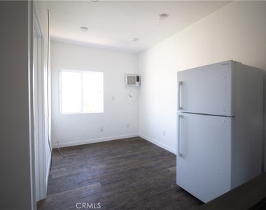 1112 Elden Ave - Photo Thumbnail 5