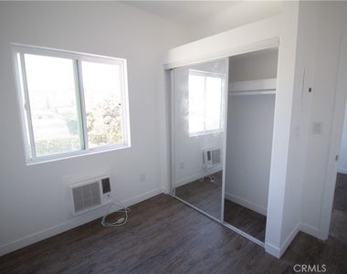1112 Elden Ave - Photo Thumbnail 2