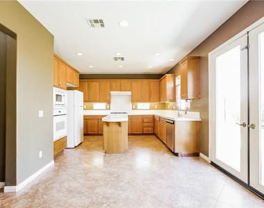 25088 Cypress St - Photo Thumbnail 3