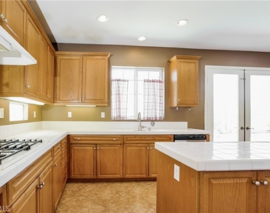 25088 Cypress St - Photo Thumbnail 5