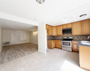 231 Springview - Photo Thumbnail 5