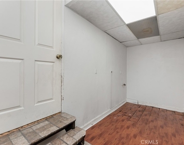 9348 Tujunga Canyon - Photo Thumbnail 31