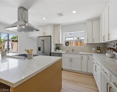 6845 Aura Avenue - Photo Thumbnail 13
